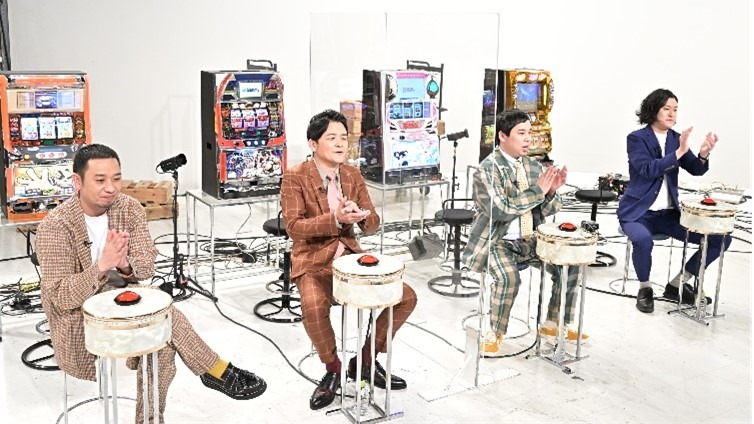 千鳥と霜降り明星。(c)TBS