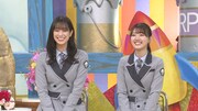 左から佐々木久美、佐々木美玲。(c)日本テレビ