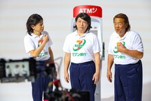 「長州力×COWCOW『ATM（あたりまえ）体操』」撮影中の様子。