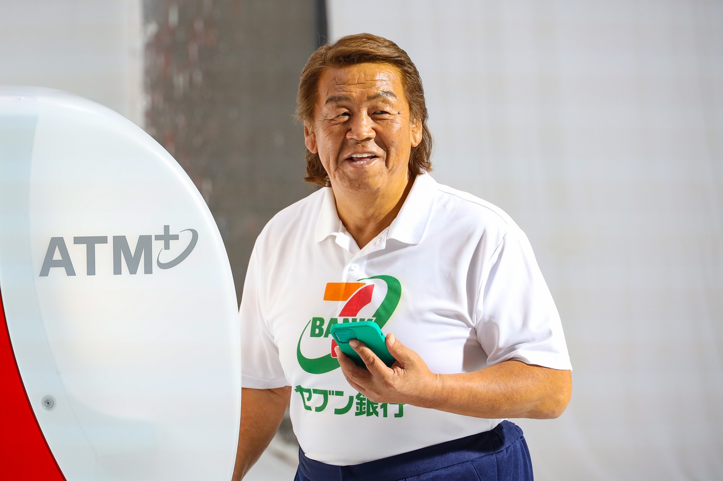 WebCM「ATM（あたりまえ）体操」撮影中の長州力。