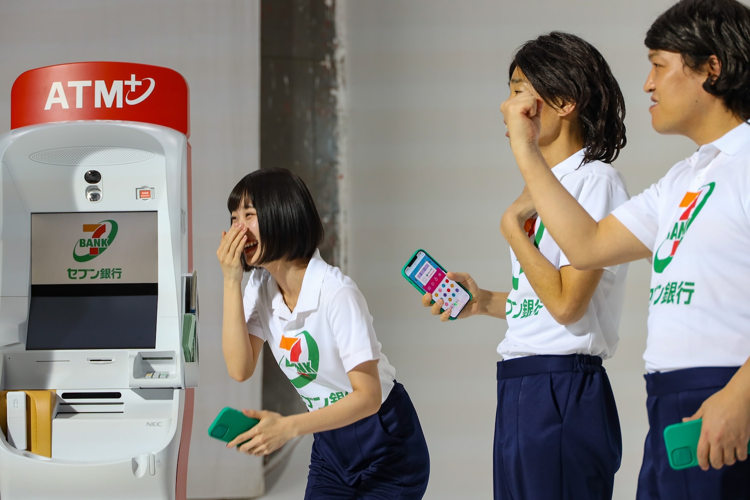 WebCM「ATM（あたりまえ）体操」撮影中の様子。