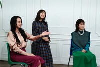 （左から）石田ニコル、寺本莉緒、美山加恋。(c)ABCテレビ