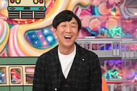 「鉄道ファンクラブ」にMC側ゲストとして出演する東京03飯塚。(c)テレビ朝日