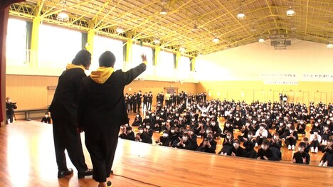 「霜降り明星の校内放送ジャック」