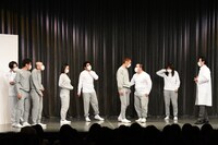 コミュニケーションが苦手で、ぎすぎすした様子の入所者たち。