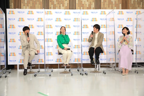 (左から)パンサー向井、滝沢カレン、ココリコ田中、三田寛子。(c)TBSラジオ
