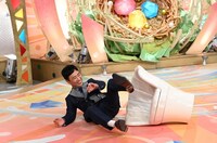 初回収録で“イスコケ”を披露する藤井隆。(c)ABCテレビ