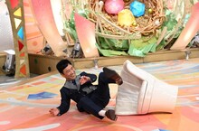 初回収録で“イスコケ”を披露する藤井隆。(c)ABCテレビ