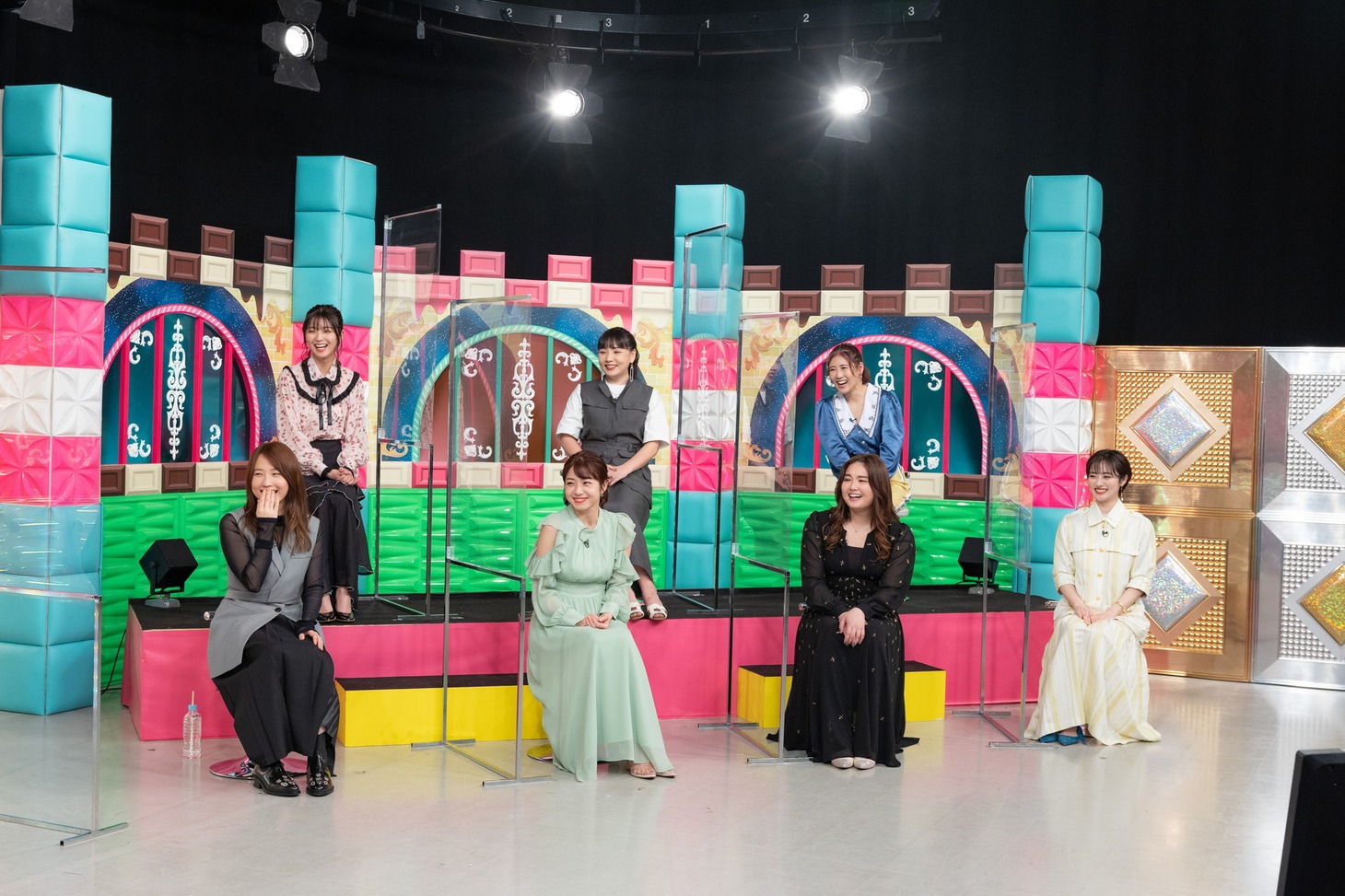 （前列左から）鞘師里保、中村静香、箭内夢菜、奥山かずさ、（後列左から）工藤美桜、野呂佳代、西野未姫。(c)テレビ朝日