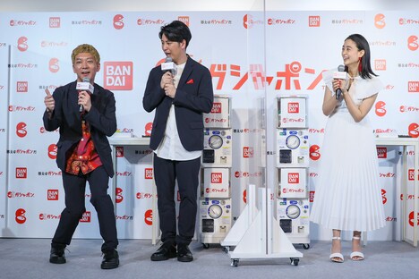 左からニューヨーク、山本美月。