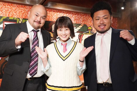 左から鬼越トマホーク坂井、今田美桜、鬼越トマホーク金ちゃん。(c)日本テレビ