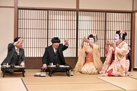 バナナマン（左）とハナコによるコントのワンシーン。(c)TBS