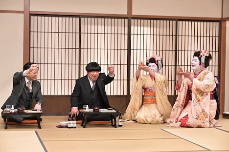 バナナマン（左）とハナコによるコントのワンシーン。(c)TBS