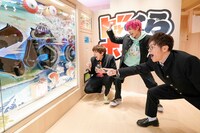 「くら寿司スカイツリー押上駅前店」を訪れた陣内智則（右）とEXIT。