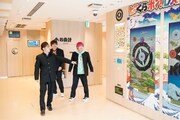 「くら寿司スカイツリー押上駅前店」を訪れた陣内智則とEXIT。