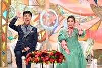 藤井隆と井上咲楽。(c)ABCテレビ