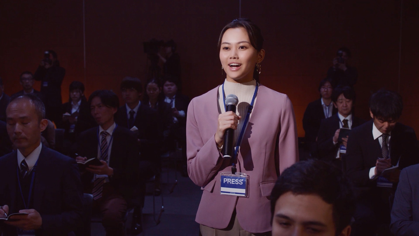 CM「記者会見」編より。
