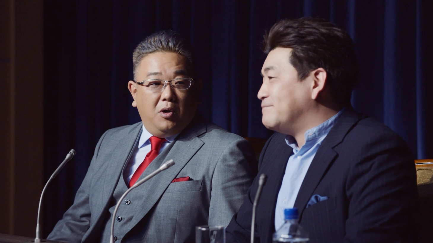 CM「記者会見」編より。