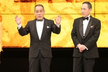 口上を述べたザ・ぼんち。