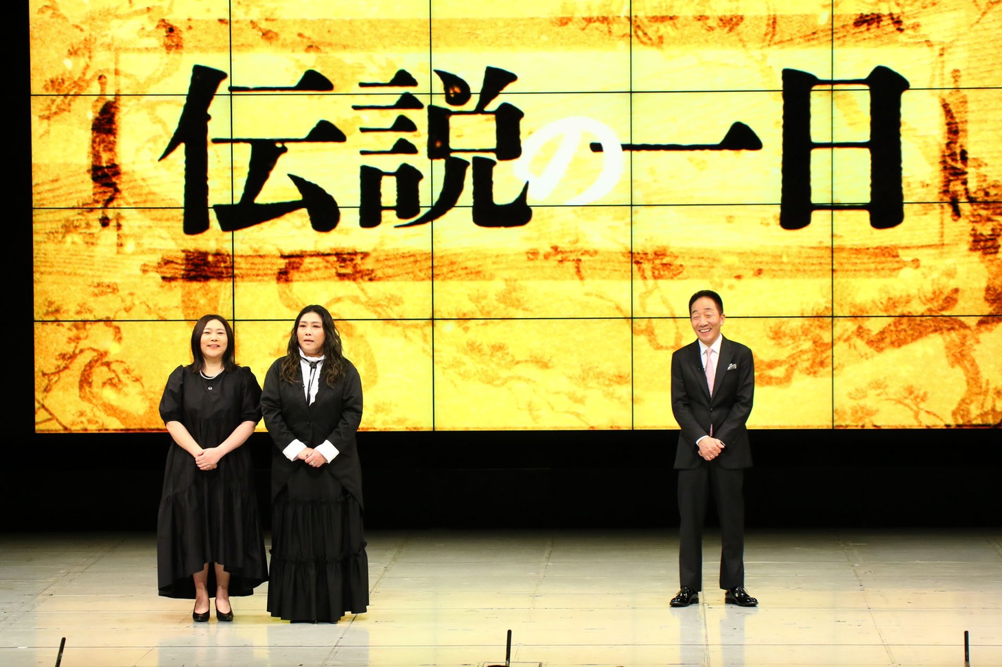 口上を務めた海原やすよ ともこと中田カウス。