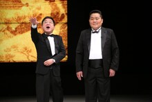 口上を述べたトミーズ。