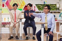 左からカベポスター、おいでやす小田。(c)読売テレビ