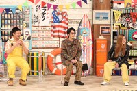 コンピューター宇宙・はっしーはっぴー（左）と納言。(c)フジテレビ