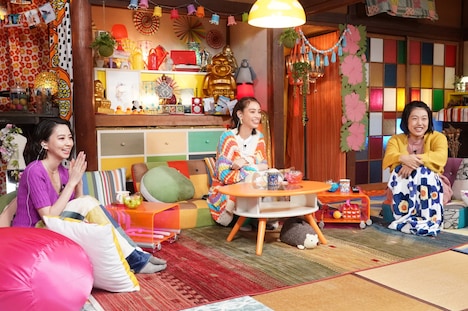 左から河北麻友子、滝沢カレン、横澤夏子。