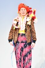 ラストのコント衣装のままエンディングトークに臨んだザ・マミィ林田。