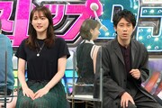 （手前左から）綾瀬はるか、大泉洋。(c)フジテレビ