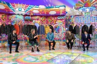 （左から）ダーリンハニー長嶋、スピードワゴン小沢、バイきんぐ小峠、博多大吉、蛍原徹。(c)テレビ朝日