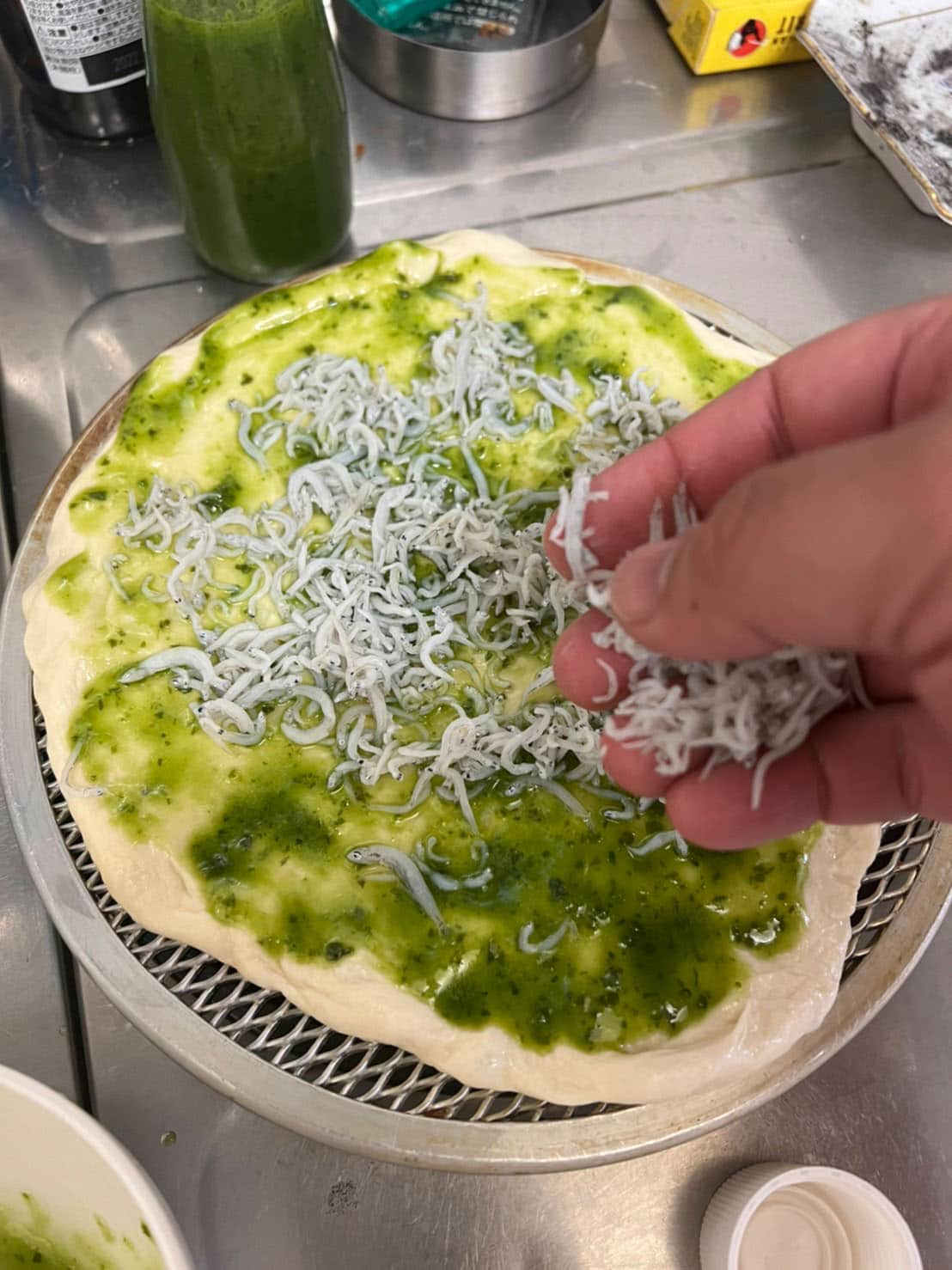 しらすを乗せる。