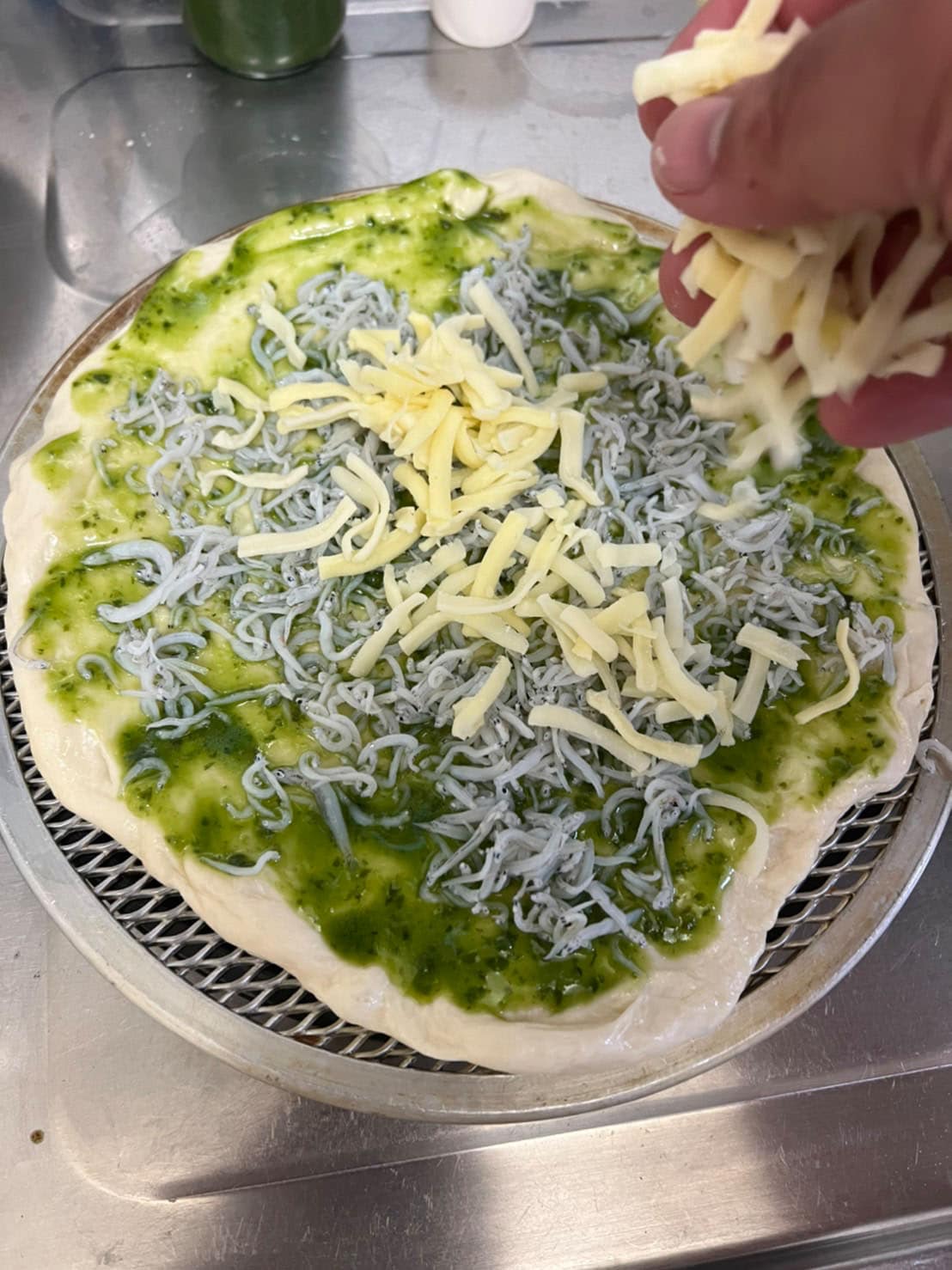 チーズを乗せる。