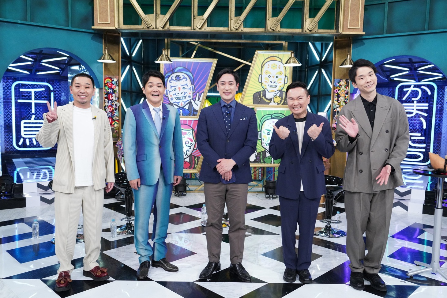 左から千鳥、辻岡義堂アナウンサー、かまいたち。(c)日本テレビ