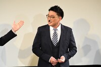 プライベートを含むネタ以外の時間は“つけチョビ”をして生活しているゾフィー・サイトウ。