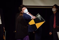 「大行烈 WEL大喜利王決定戦」に出場した土佐兄弟・有輝。