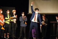 「大行烈 WEL大喜利王決定戦」で土佐兄弟・有輝が優勝した瞬間。