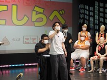 謎解きコーナーのショータイムで松山千春の「長い夜」に乗せてモノマネメドレーを披露したオズワルド伊藤。