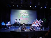 怖い話対決の様子。