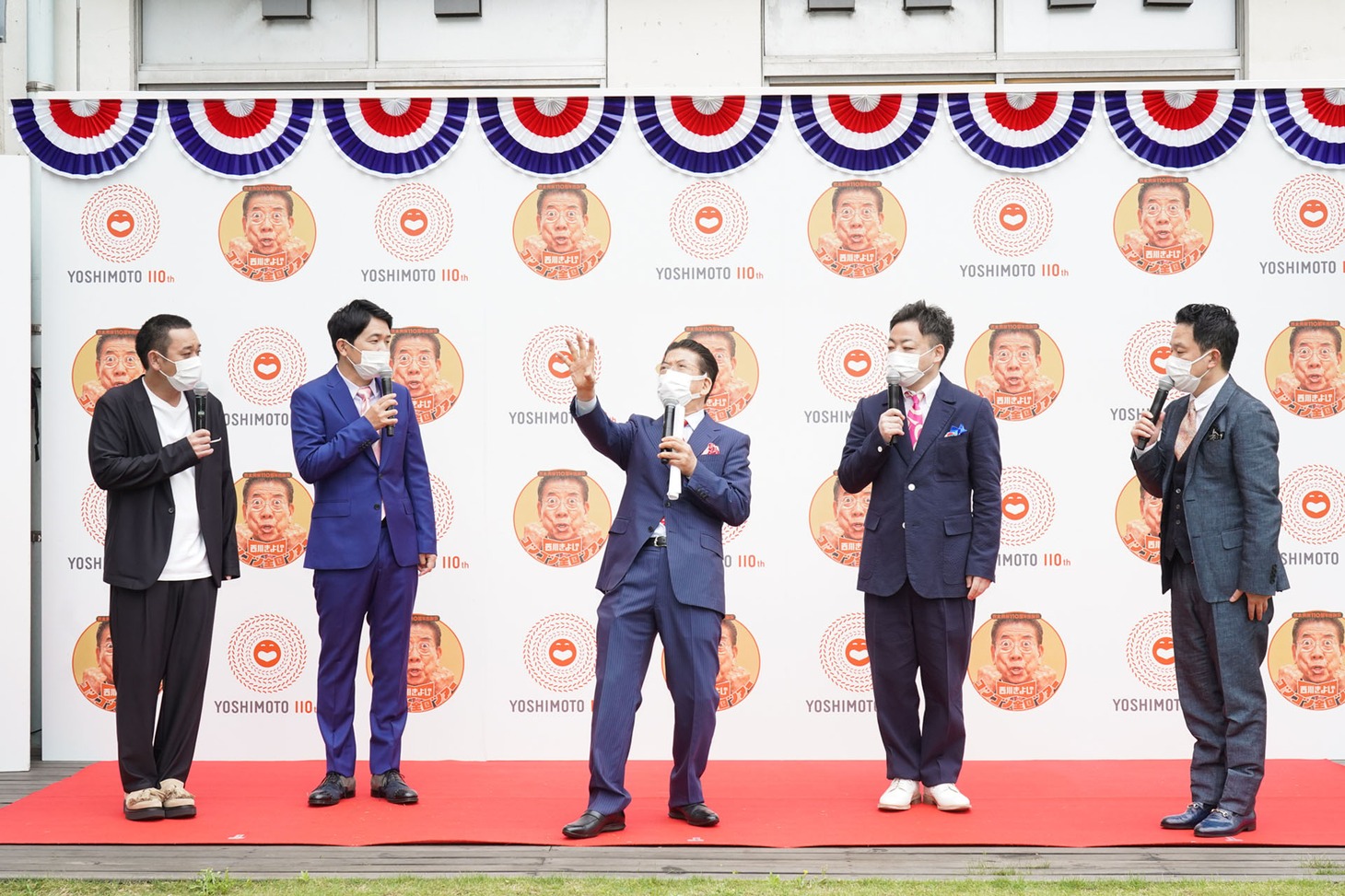 会見の様子。