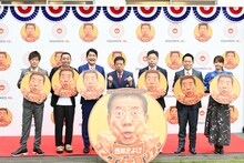 会見の様子。左から陣内智則、千鳥、西川きよし、ダイアン、久代萌美。