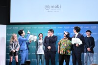 中央に立たされているミキ昴生から漂う社長感に笑いが起こる。