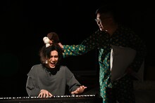 藤井風とシソンヌ長谷川。(c)テレビ朝日