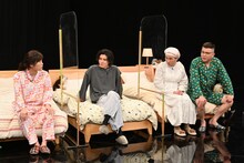 「藤井 風テレビ with シソンヌ・ヒコロヒー」に出演する（左から）ヒコロヒー、藤井風、シソンヌ。(c)テレビ朝日