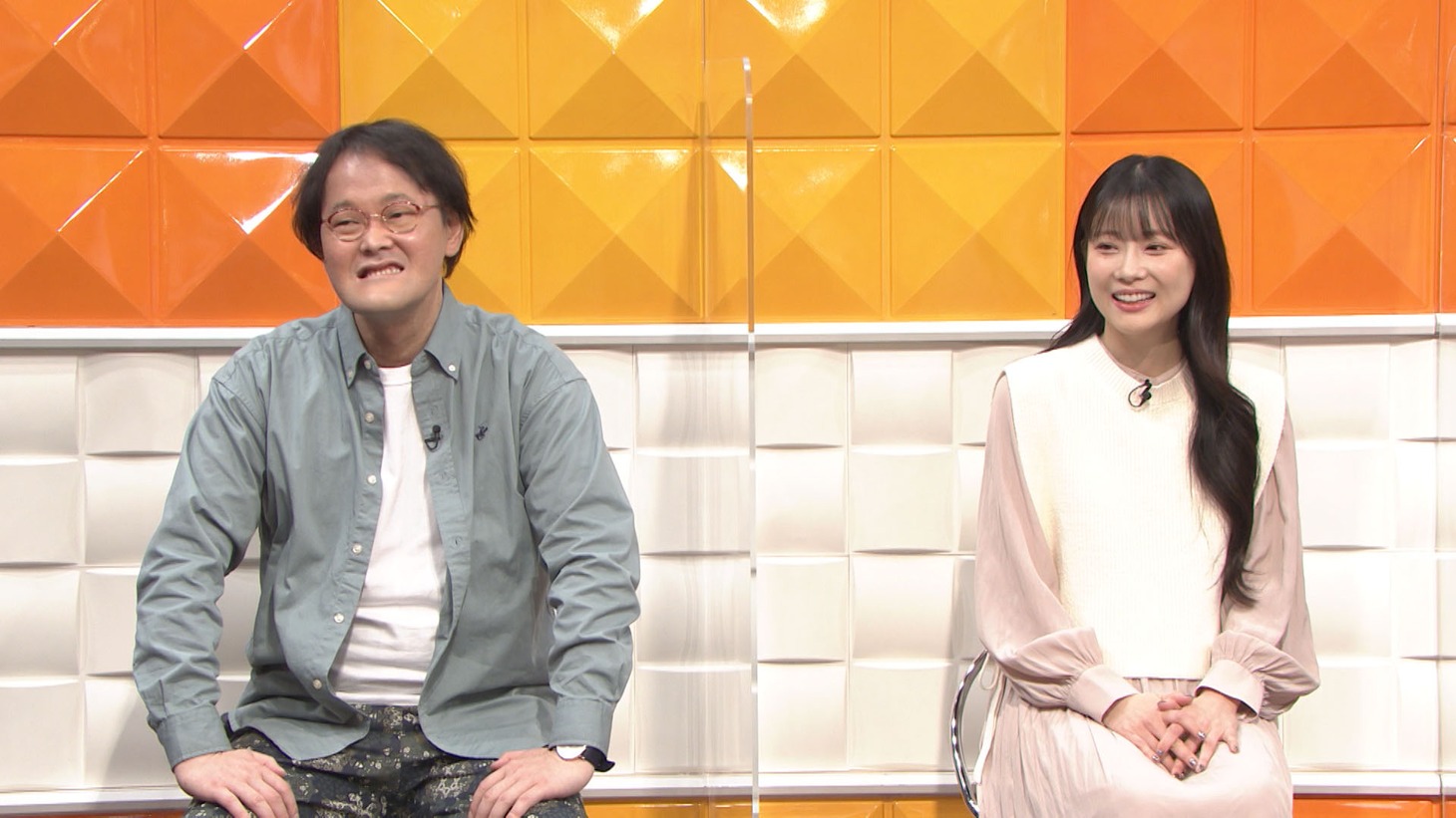 左から、アインシュタイン稲田、重盛さと美。