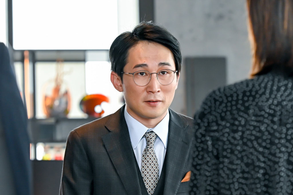 ドラマ「持続可能な恋ですか？」に出演するシソンヌじろう。(c)TBS