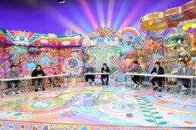 「アメトーーク！」の「ついついネットで買っちゃう芸人」に出演する（左から）とろサーモン村田、マヂカルラブリー・野田クリスタル、ブラックマヨネーズ小杉、タカアンドトシ・トシ、蛍原徹、土田晃之、バカリズム、狩野英孝。(c)テレビ朝日