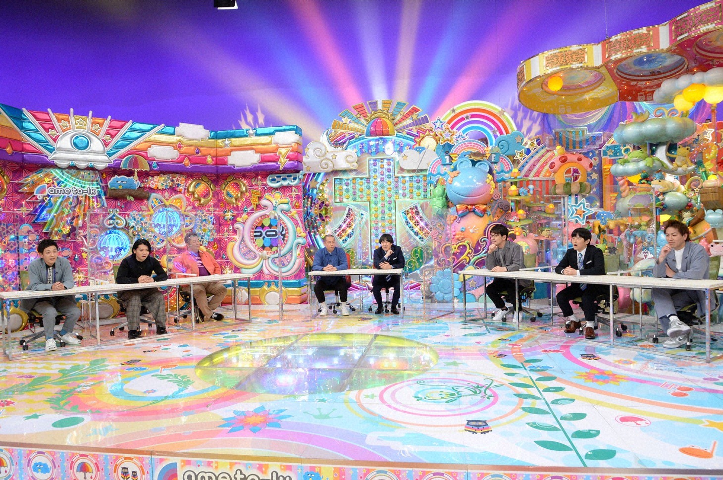 「アメトーーク！」の「ついついネットで買っちゃう芸人」に出演する（左から）とろサーモン村田、マヂカルラブリー・野田クリスタル、ブラックマヨネーズ小杉、タカアンドトシ・トシ、蛍原徹、土田晃之、バカリズム、狩野英孝。(c)テレビ朝日