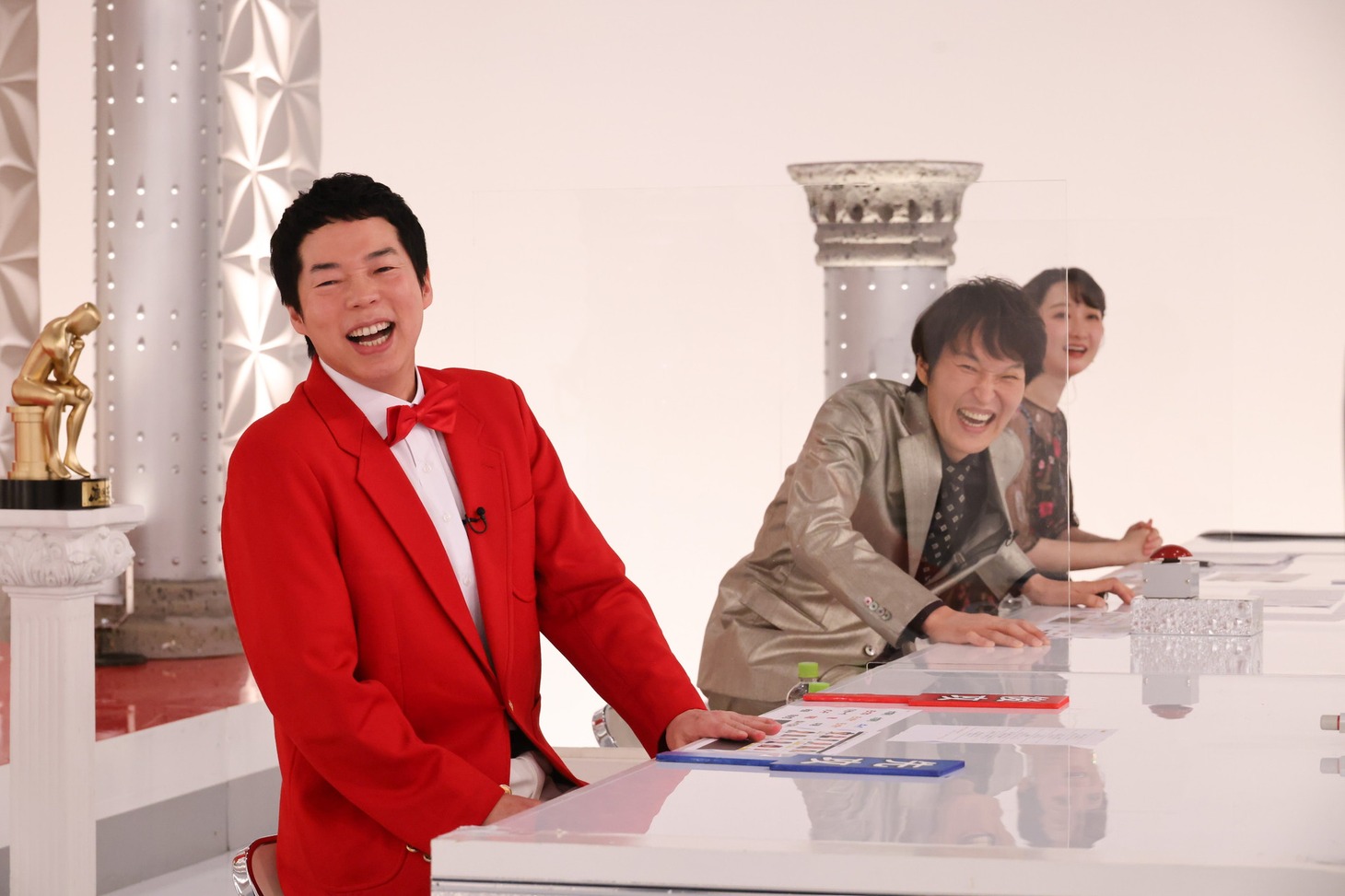 （左から）今田耕司、千原ジュニア、竹上萌奈アナ。(c)関西テレビ