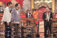 アンガールズ、佐藤二朗（右）。(c)フジテレビ